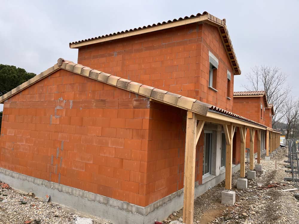 Sarl BTA Maçons à Mours-Saint-Eusèbe 26, construction d'une maison en brique